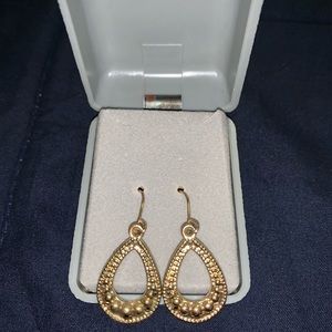 Simple teardrop hoops